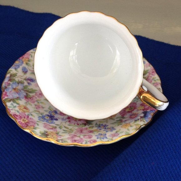 Adorable Vintage Floral Patterned Cup & Saucer with Gold Trim - Picture 3 of 5